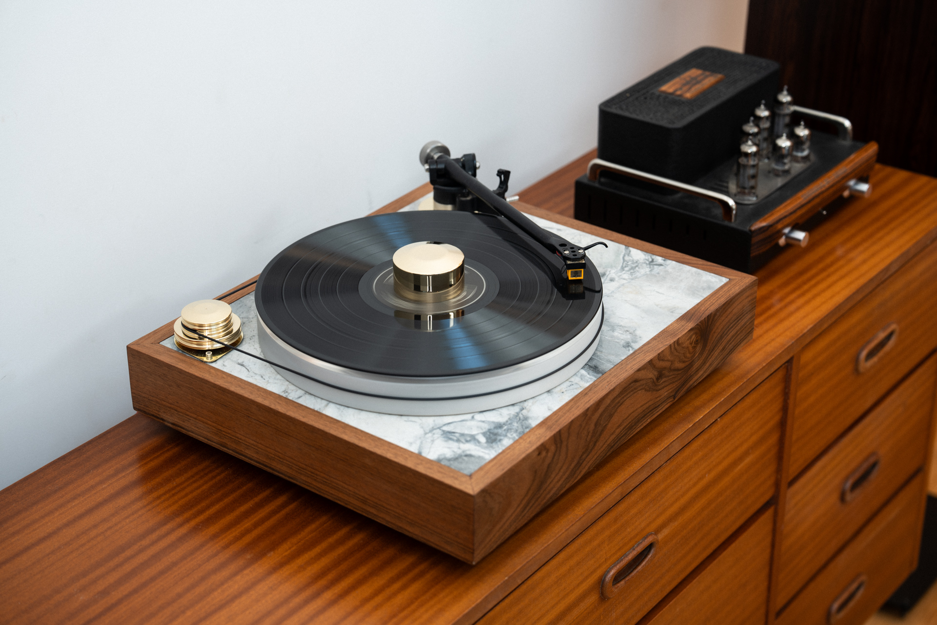 Takuahi turntable
