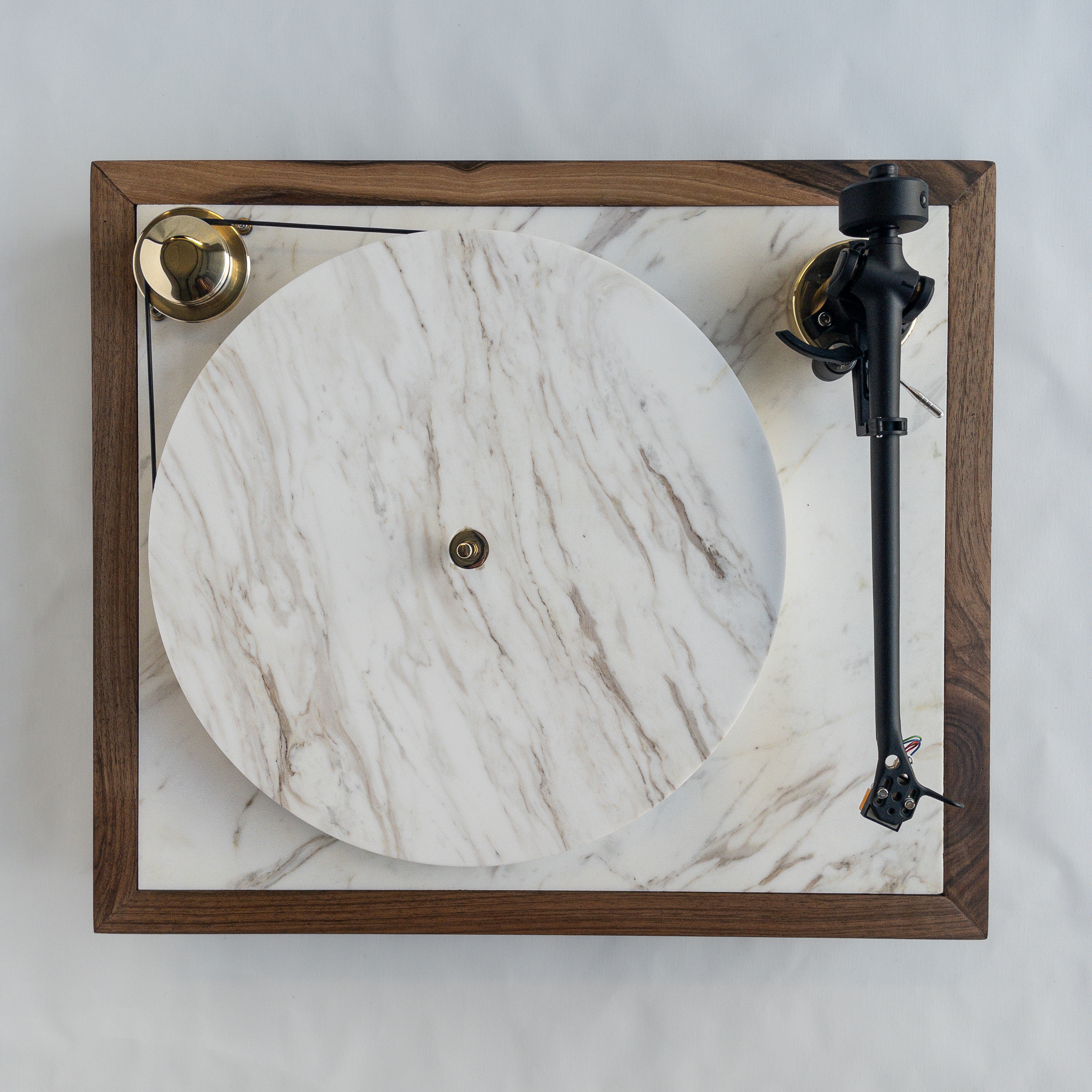 Tahu turntable, overhead view with marble platter