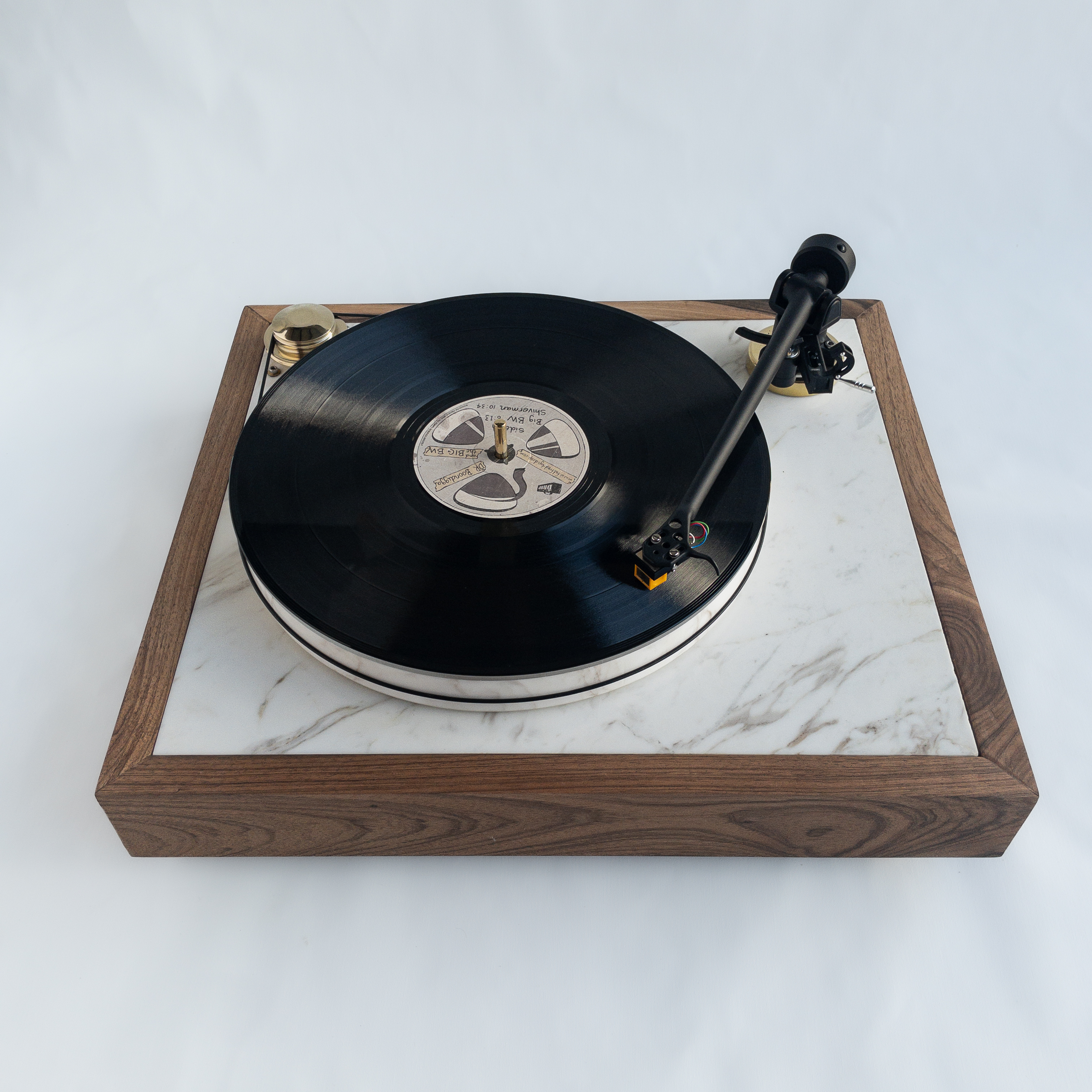 Tahu turntable with vinyl