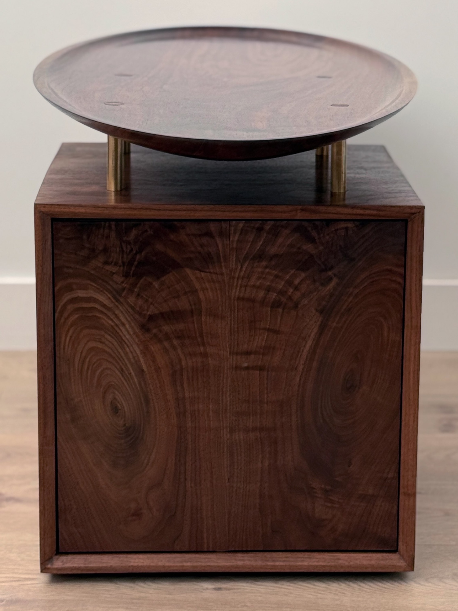 Side view showing the walnut figure